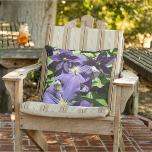 Coussin D'extérieur Fleurs de clématite étoile violette avec feuillage