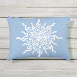 Coussin D'extérieur Monogramme d'ornement bleu d'hiver G-Clef Snowflak