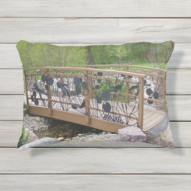 Coussin D'extérieur Pont de grenouille dans les jardins Accent extérie (Devant)