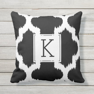 Coussin D'extérieur Quatrefoil noir et blanc style Ikat