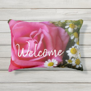 Coussin D'extérieur Rose rose chaleureuse et marguerites blanches Phot