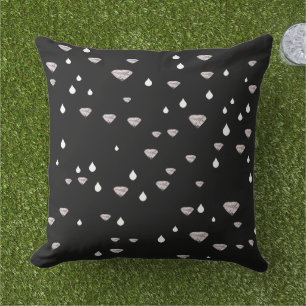 Coussin diamants raindrops scattered on black
