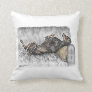 Coussin Doberman drôle sur Sofa