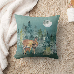 Coussin Doe et chevreuils dans la Pleine lune forestière