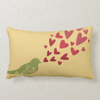 Coussin d'oiseaux aux coeurs