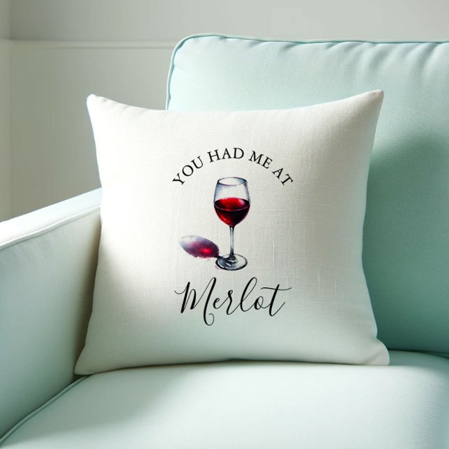 Coussin Don De L'Amoureux Du Vin Vous M'Avez Eu À Merlot (Throw pillow wine lover gift. You had me at merlot by Victoria Grigaliunas of Do Tell A Belle)