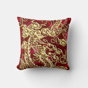 Coussin Dragon en or embouti sur impression de satin rouge