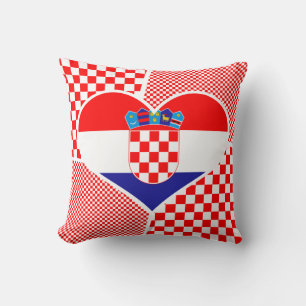 Coussin Drapeau croate avec le collage cardiaque des "Red