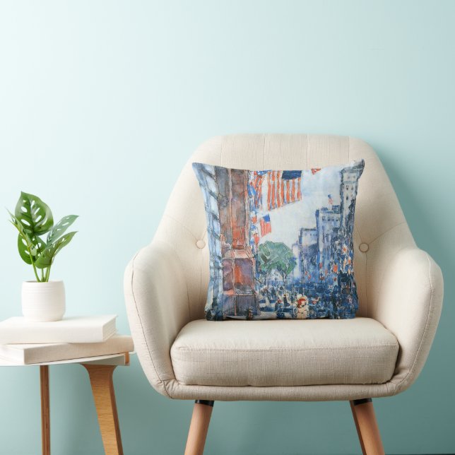 Coussin Drapeaux Cinquième Avenue par Childe Hassam, Art V (Chaise)