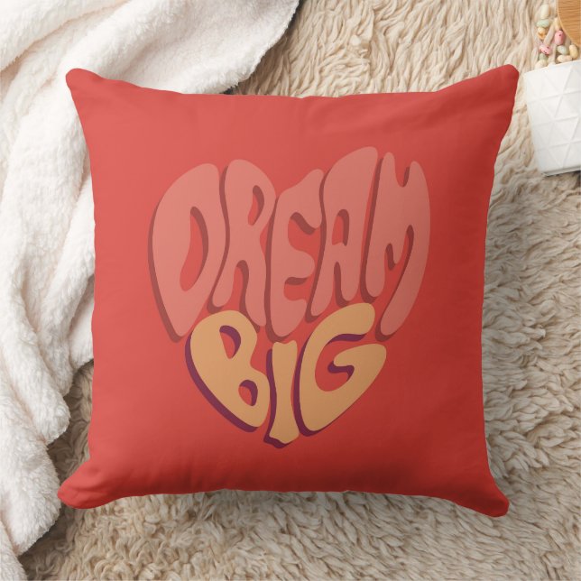 Coussin Dream Big : Slogan puissant au coeur rouge (Couverture)