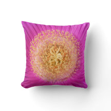 Coussin du centre de fleurs rose vif