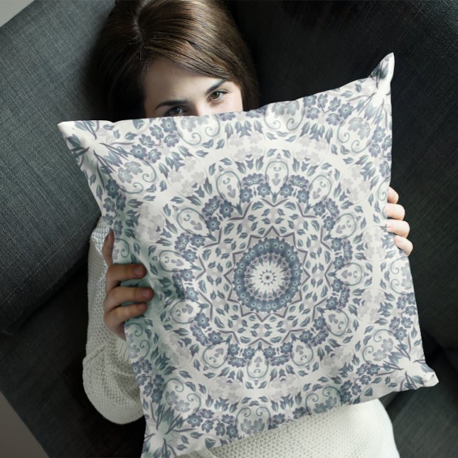 Coussin Dusty Blue Floral Mandala (Créateur téléchargé)