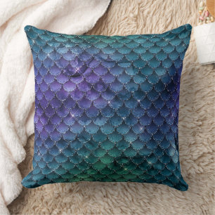 Coussin Écaille de sirène sombre mystique et trident d'océ