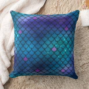 Coussin Écaille de sirène sombre mystique et trident d'océ