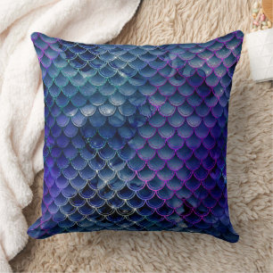 Coussin Écaille de sirène sombre mystique et trident d'océ