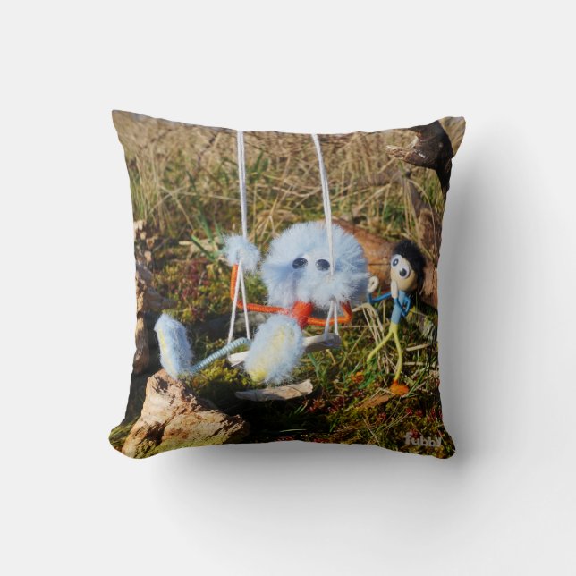 Coussin Échantillon de Fubby sur la balançoire. (Recto)