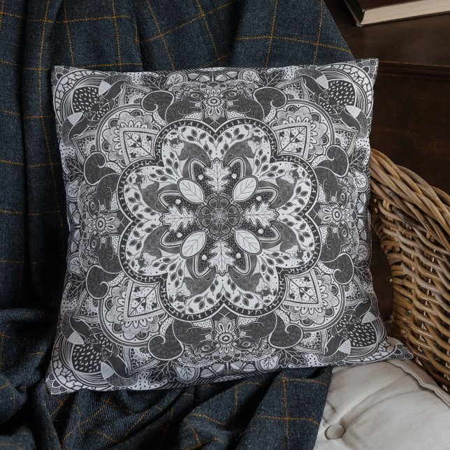 Coussin Écureuils de bois Mandala Choisissez votre couleur (Créateur téléchargé)