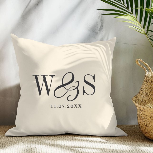 Coussin Élégant couple mariage initial crème naturelle (Créateur téléchargé)