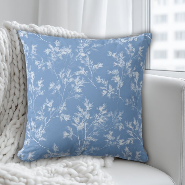 Coussin Elegant Dusty Blue Winter Frost Botanical Pillow (Créateur téléchargé)