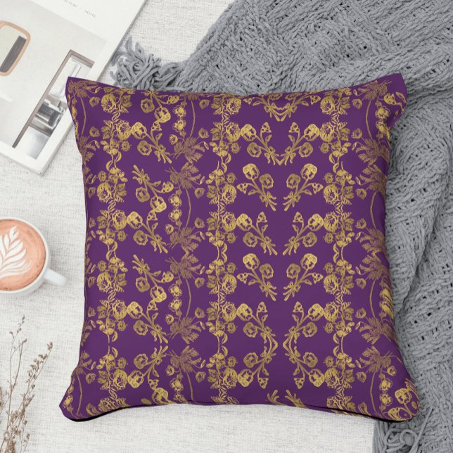 Coussin Elegant Gold Damask tourbillon Floral sur violet (Créateur téléchargé)
