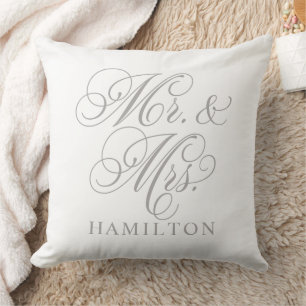 Coussin Élégant gris étain Mr et Mrs écriture mariage