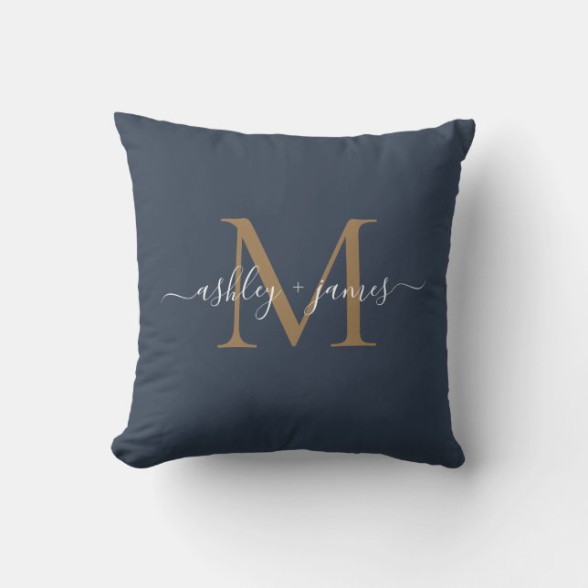 Coussin Élégant or Monogramme Noms de script Mariage Bleu (Recto)