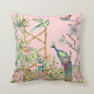 Coussin Elégant paon rose dans le jardin de fleurs orienta