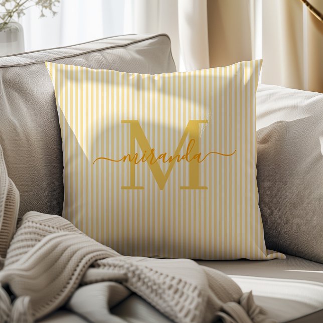 Coussin Elegant Yellow & White Stripes Monogram Name (Créateur téléchargé)