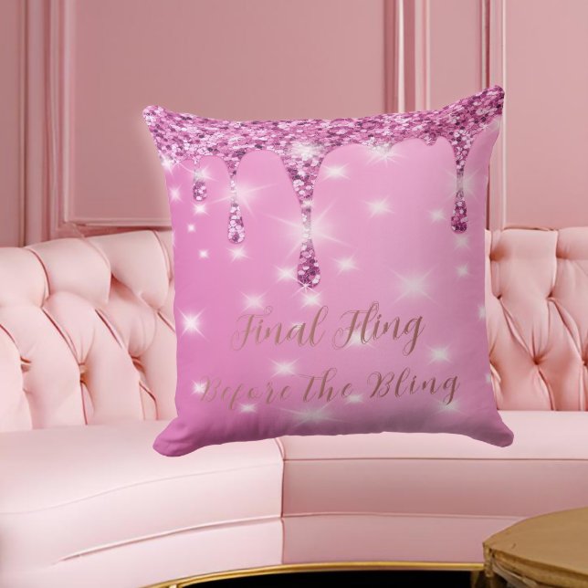 Coussin Élégante Parties scintillant rose chaud Bacheloret (Hot pink glam pillow makes a dazzling gift for the bride-to-be or her bachelorette crew.)