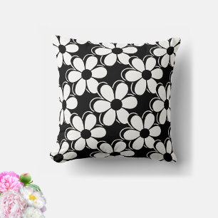 Coussin Élégantes fleurs noires et blanches sur fond noir