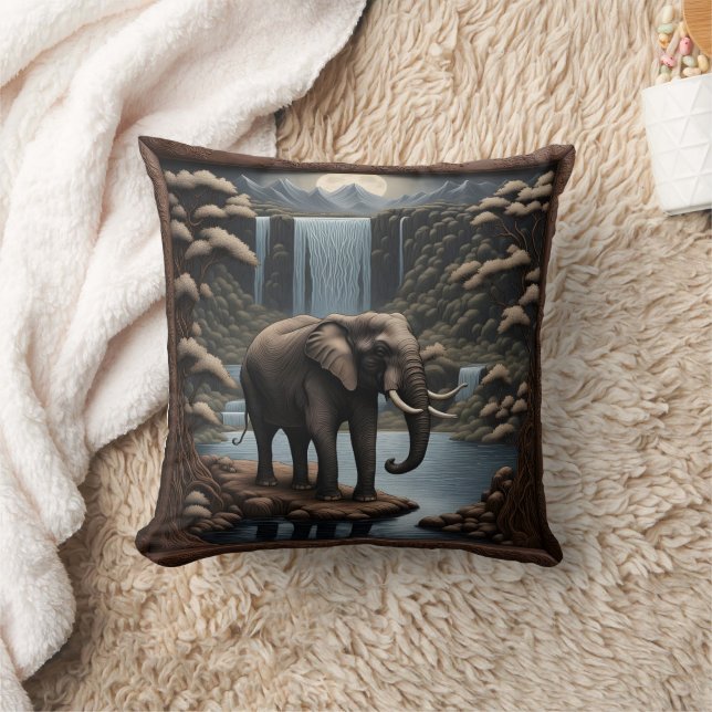 Coussin Eléphant majestueux par Cascades sereines la nuit (Couverture)