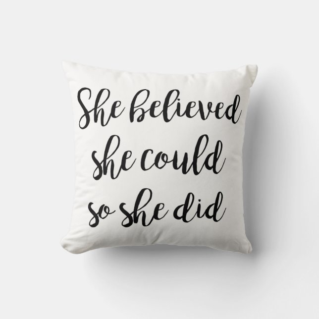Coussin "Elle a cru qu'elle pourrait ainsi elle a fait" (Recto)