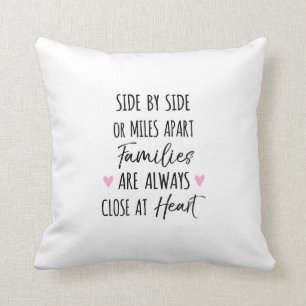 Coussin En face ou à distance Les familles sont proches d