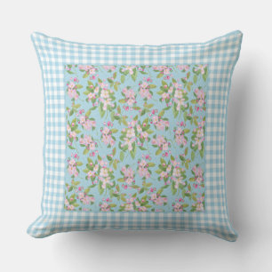 Coussin En vichy bleu blanc, fleurs de pomme rose sur bleu