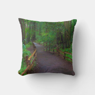 Coussin États-Unis, Californie. Chemin parmi les séquoias