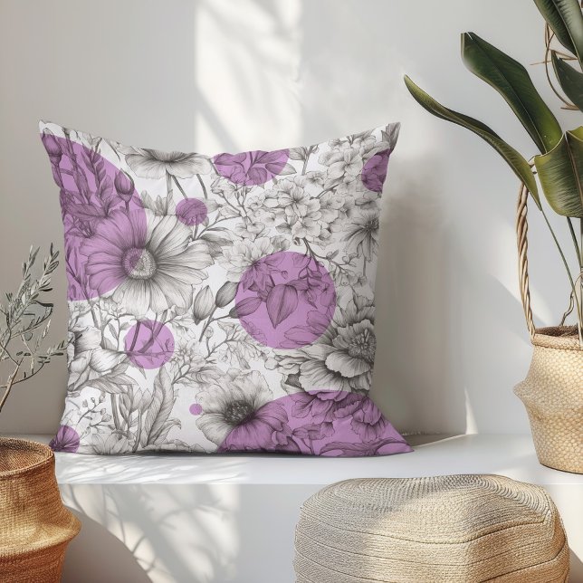 Coussin Été Floral décoratif Lilac Purple Peony rétro (Modern floral throw pillow with black and white sketch flowers and lilac purple retro circles.)