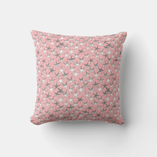 Coussin étoiles argentées, sur fond rose coquillage