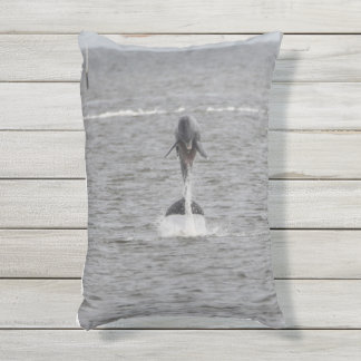 Coussin extérieur avec dauphins sautant
