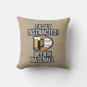 Coussin Facilement distrait par la bière et le ballon de b