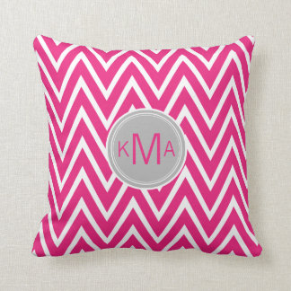 Coussin fait sur commande rose de monogramme de