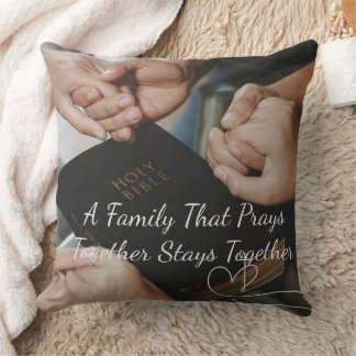 Coussin Famille priant ensemble