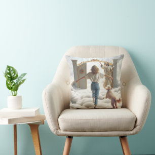 Coussin Femme et Labradoodle à la porte du Ciel