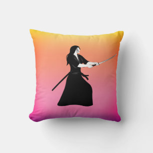 Coussin Femme Samurai guerrière avec épée
