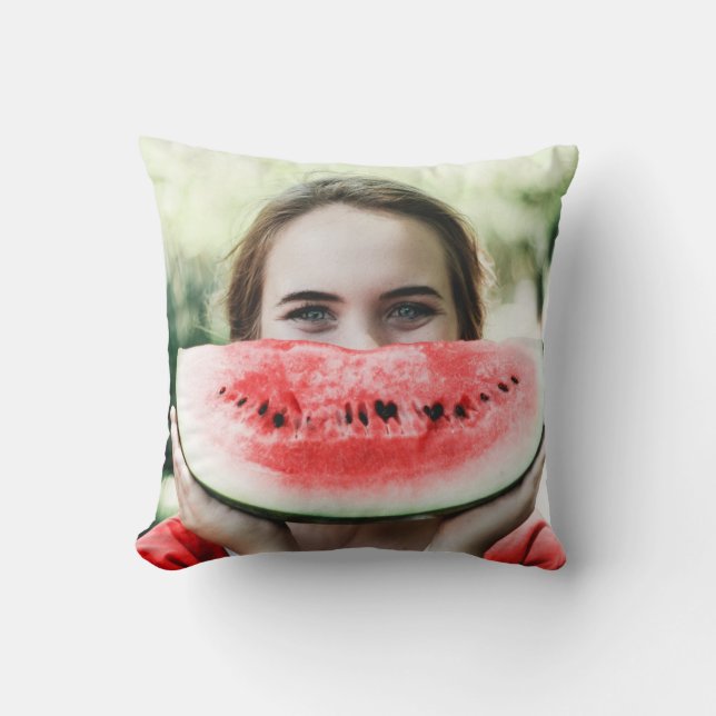 Coussin Femme tenant une pastèque tranchée (Recto)