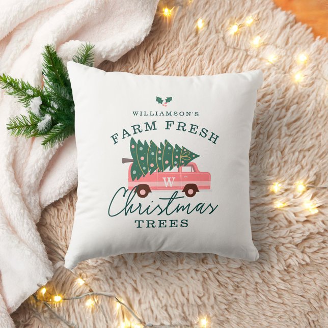 Coussin Ferme familiale de Noël frais Arbres de Noël rose  (Family's Farm Fresh Christmas Trees Pink Retro Van Throw Pillow)