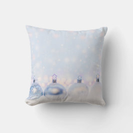 Coussin Festif boules de Noël en argent sur la neige