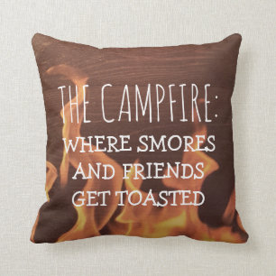 Coussin Feu de camp drôle de camping indiquant des amis d