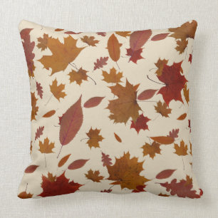 Coussin Feuille d'automne d'or sur la couleur crème faite