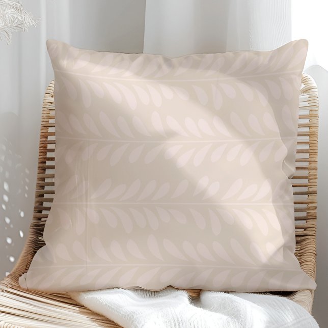 Coussin Feuilles Abstraites Bohème Neutres (Boho Neutral Abstract Leaves Throw Pillow in a sunny rattan armchair)