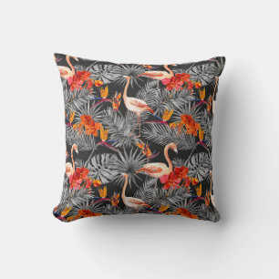 Coussin Flamant rose et fleurs, motif monochrome.